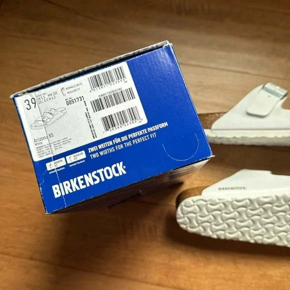 Brand new White Arizona Birko-Flor Birkenstocks